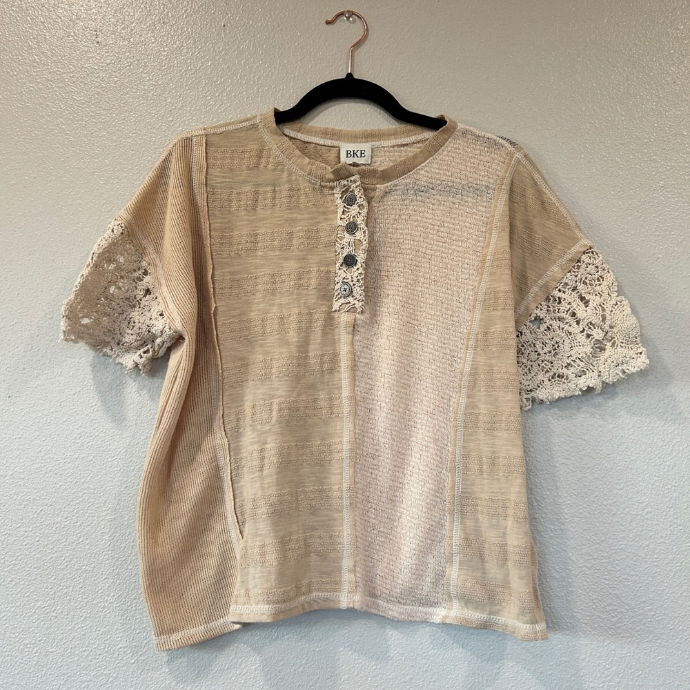 BKE Tan Mixed Media Crochet Lace Short Sleeve Henley Boho‎ Top Women's Small